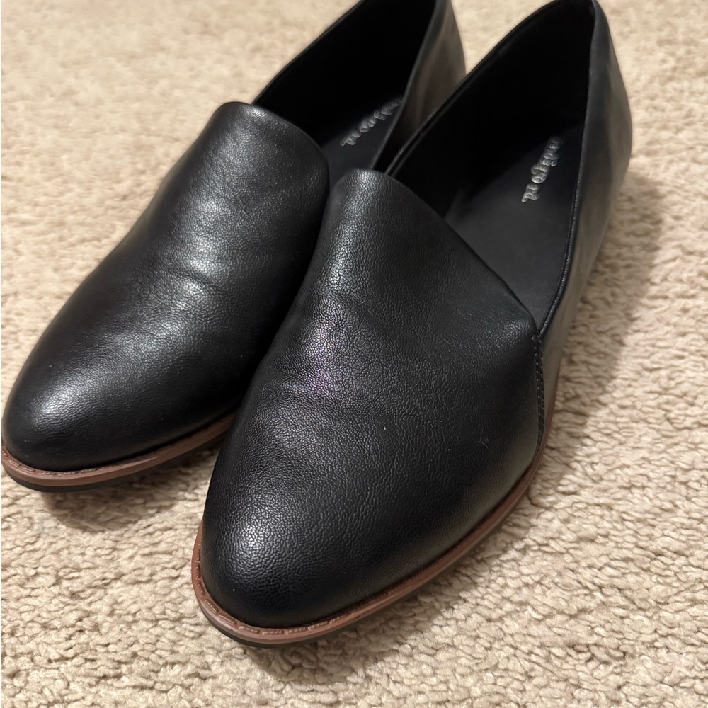 Indigo Black Slip-On Flats with Brown Trim